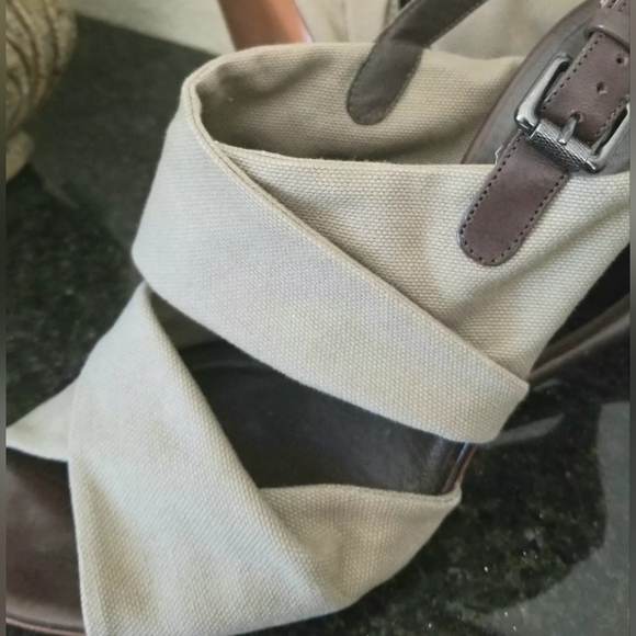 Vera Wang Lavender Label "George" Crisscross Strap Sandals Olive 10M $298 EEUC - Picture 6 of 11